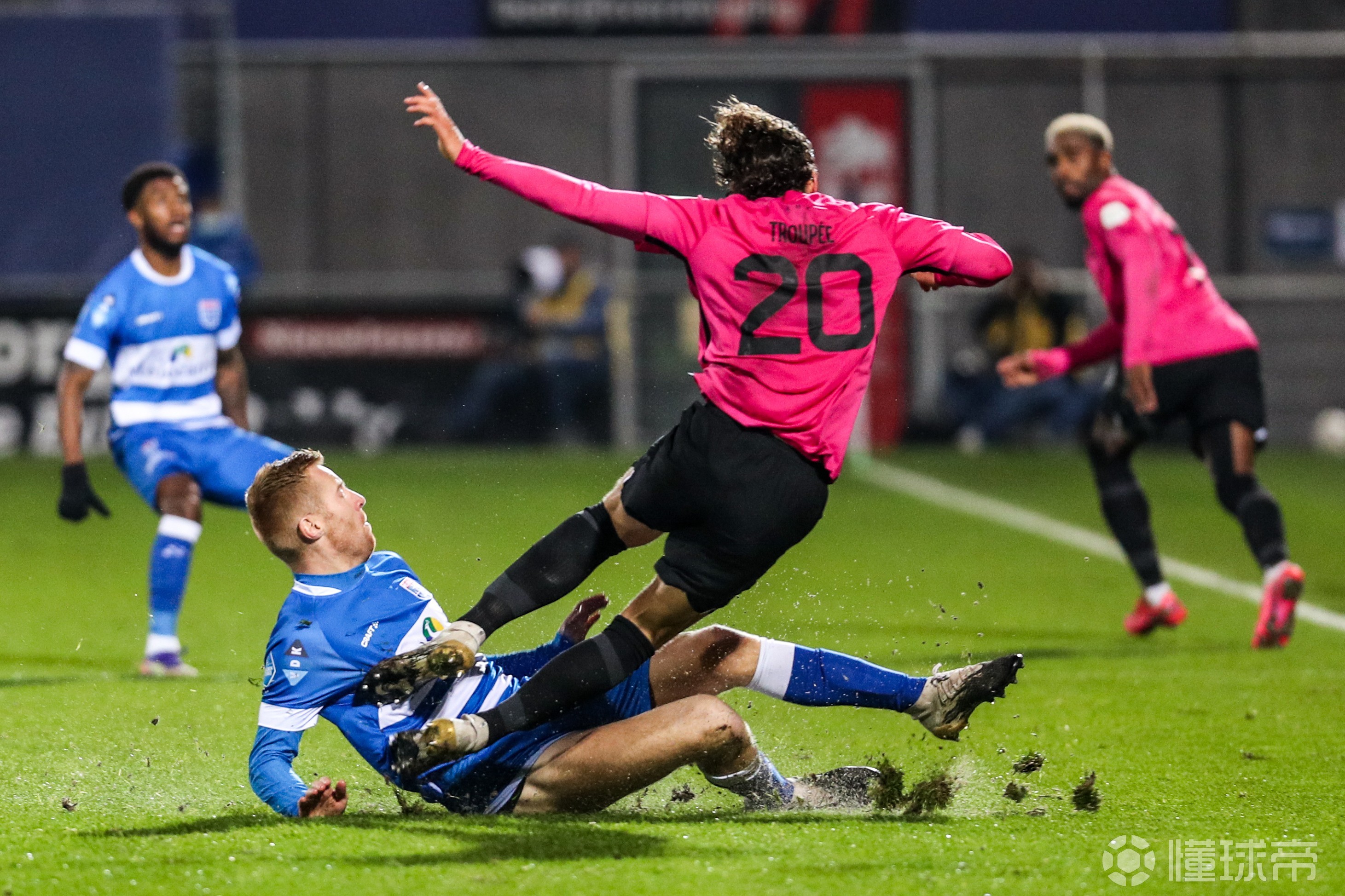 今晨荷甲传出新动向；底特律活塞强势反弹；管理层表态：底气十足；轮换策略成焦点(底特律活塞五虎将)-开云平台