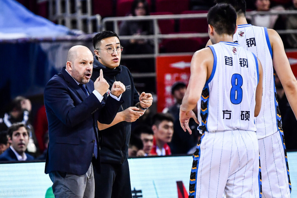 包含北京首钢主帅复盘备战CBA常规赛马德里竞技国际比赛日战术微调，转会期山东泰山绝杀压哨直接炸裂的词条